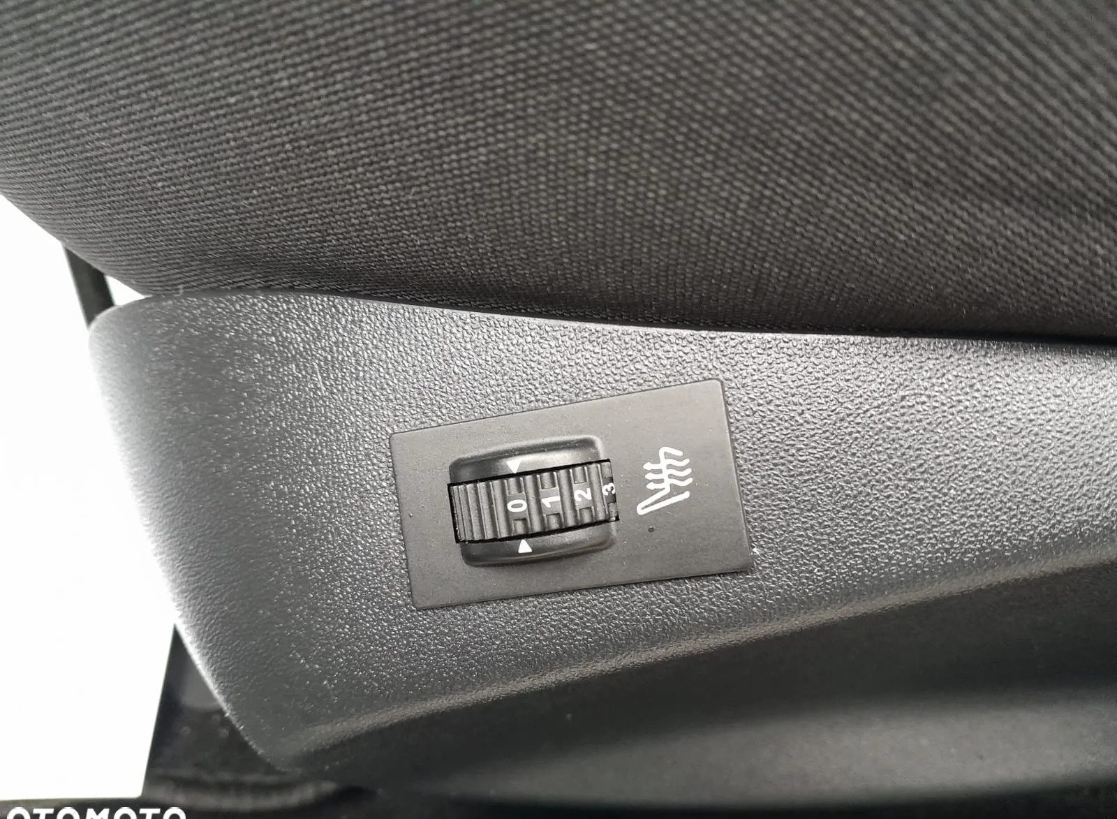 Peugeot 2008 cena 33700 przebieg: 96000, rok produkcji 2016 z Opoczno małe 106